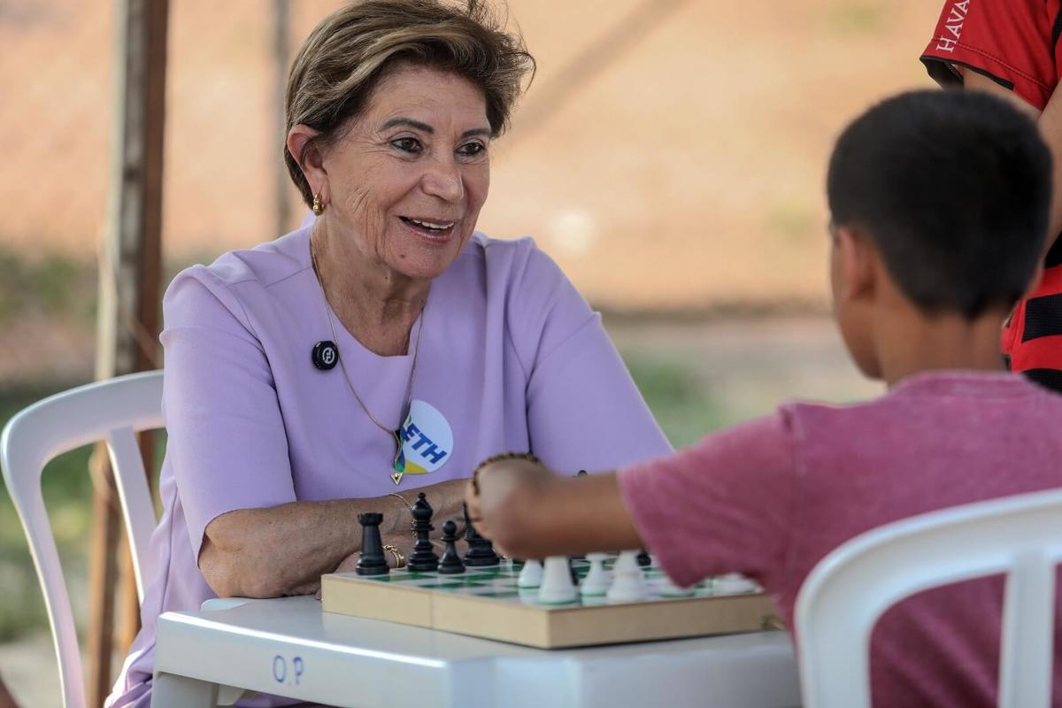 No Dia do Professor, Elizabeth celebra conquistas na Educação de Ponta Grossa