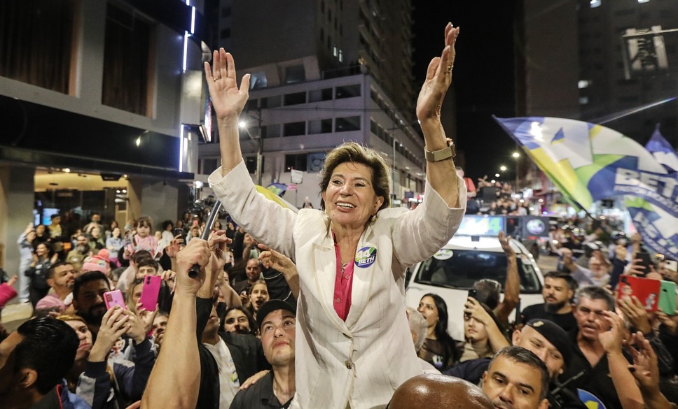 Elizabeth Schmidt faz história pela 2ª vez ao ser reeleita como prefeita de Ponta Grossa