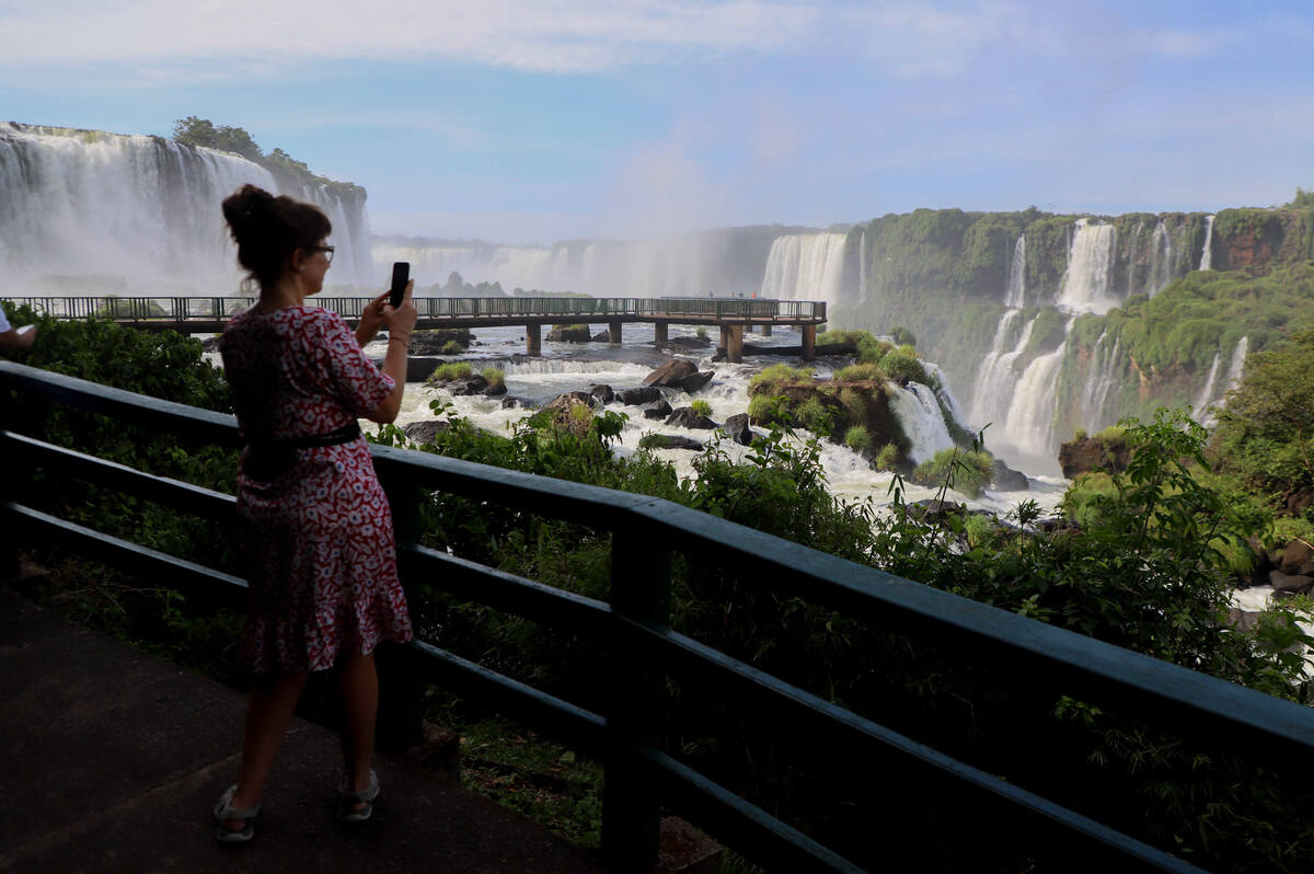 Acima da média nacional, turismo paranaense acumula alta de 13,6% em 2024