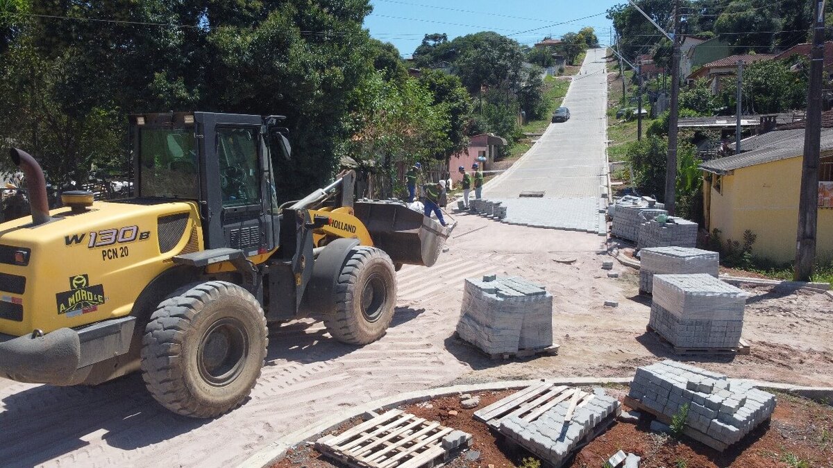 Pavimentação asfáltica e em paver avança na Vila Coronel Cláudio