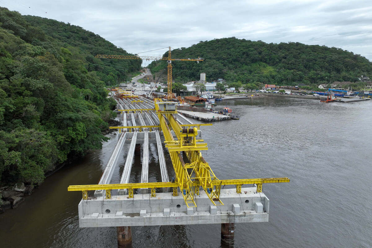 Traçado da Ponte de Guaratuba começa a ganhar forma com instalação de vigas longarinas