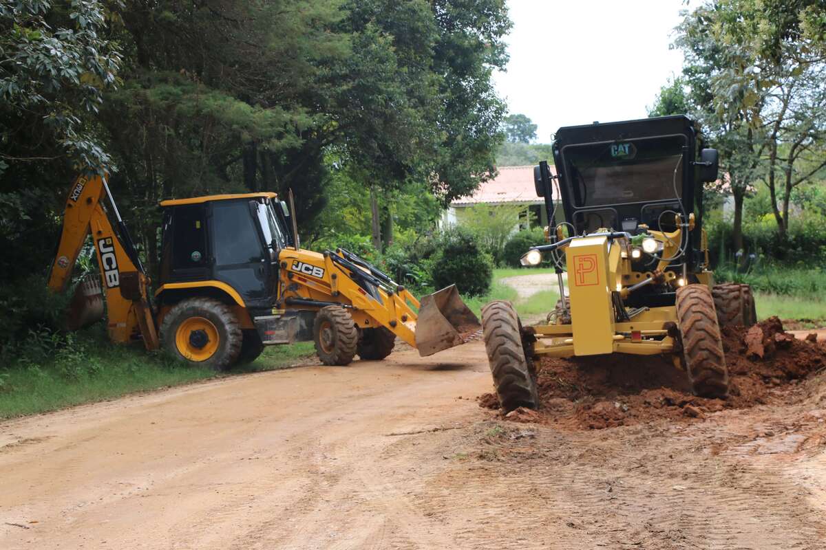 Com máquinas locadas, Prefeitura reforça operação para recuperar estragos das chuvas em Castro