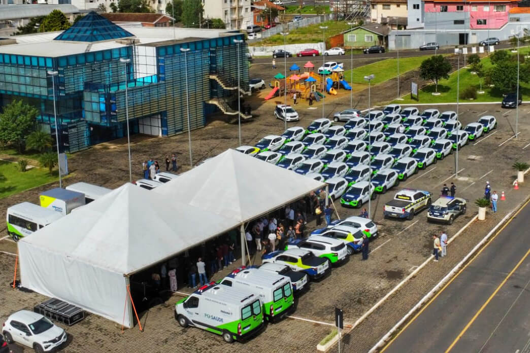 Estado entrega 64 veículos e três ambulâncias para saúde em Ponta Grossa